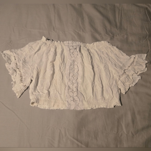 Divided Tops - Divided White Lace Trim Crop Top
